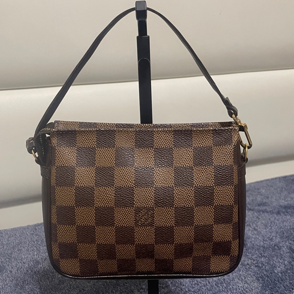 Louis Vuitton Damier Pouch - Picture 1 of 15